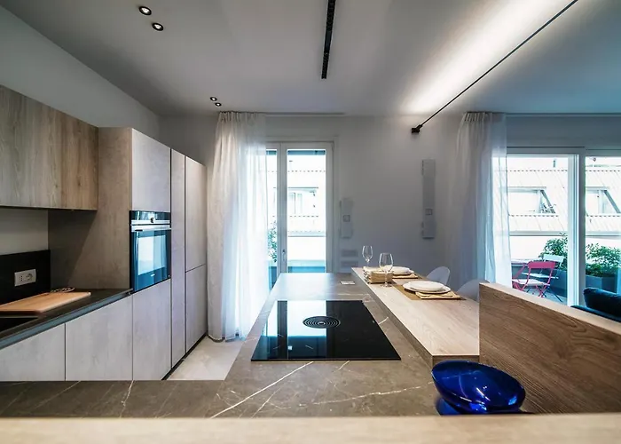 Apartment Sette - By Myhomeincomo